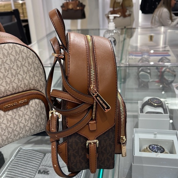 Michael Kors Ladies Backpack Bag Jaycee XS Conv Zip Backpack Brown - Picture 3 of 16